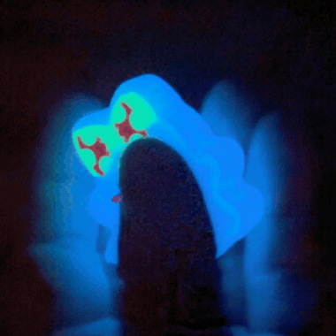 👻 Spooky Glowing Ghost Girl Clicker 👻